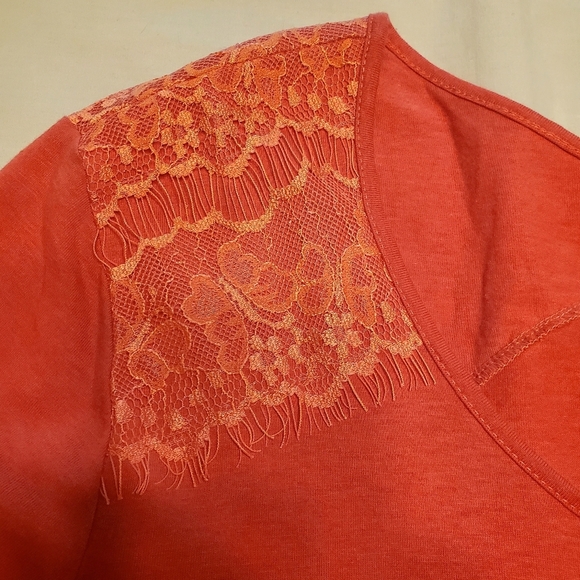 Chico's Women’s Size 3(XL/16) Long Sleeved Top Coral w/Lace Detail V-neck & Back - Picture 3 of 5